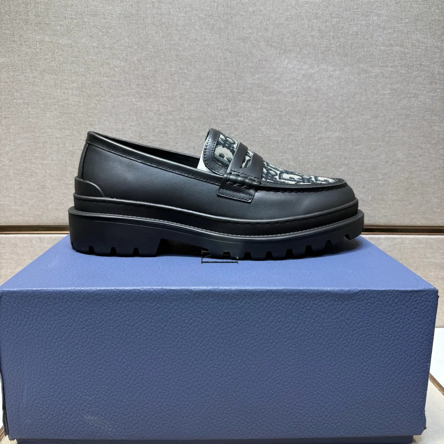 ⬛️Men's shoes 💰p442 [Dior~] Men's casual shoes 2025z cabinet sales simultaneously 🔶Size: 39-44 #️⃣ 🔷2 colors🔜The upper is made of multi-material splicing➕Genuine leather lining, comfortable and breathable, sole: original comfortable and wear-resistant outsole, ⚠️Real shot📱Photographed🎬The real thing is better📢📢📢